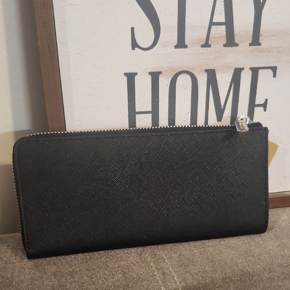Michael Kors Black Zip-Around Wallet - Picture 2 of 8
